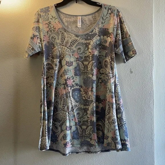 LuLaRoe XS Simply Comfortable Perfect T - Picture 10 of 17